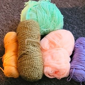 Bunddle of yarns.